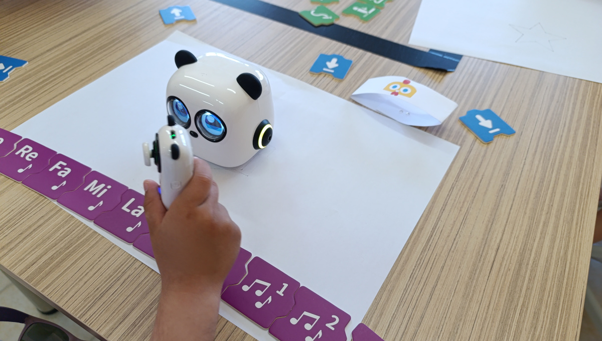 Μαθητές και εκπαιδευτικοί συμμετέχουν σε δράση ρομποτικής με mTiny στον ΠΕΚΤΠΕ Γρεβενών